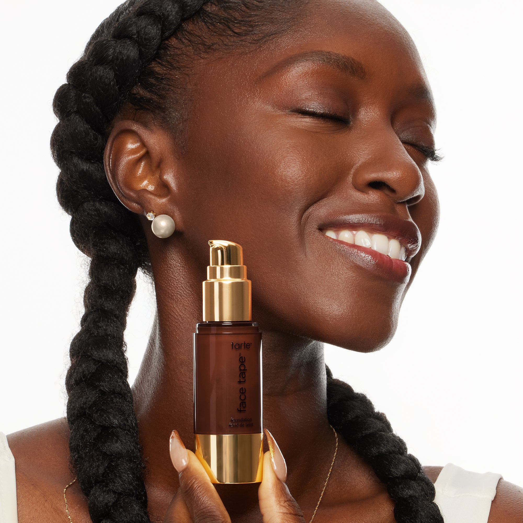 When to put on concealer: before or after foundation?