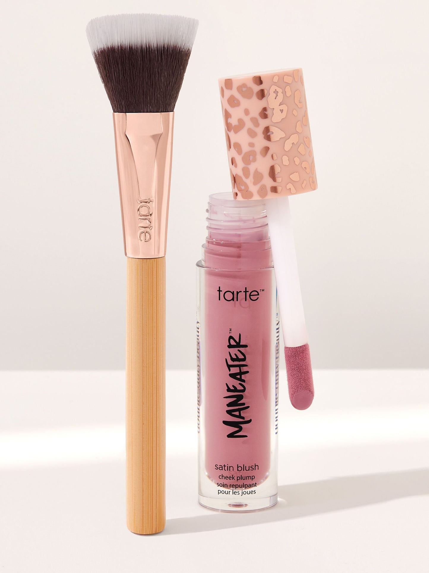 maneater™ cheek plump & brush image number 1