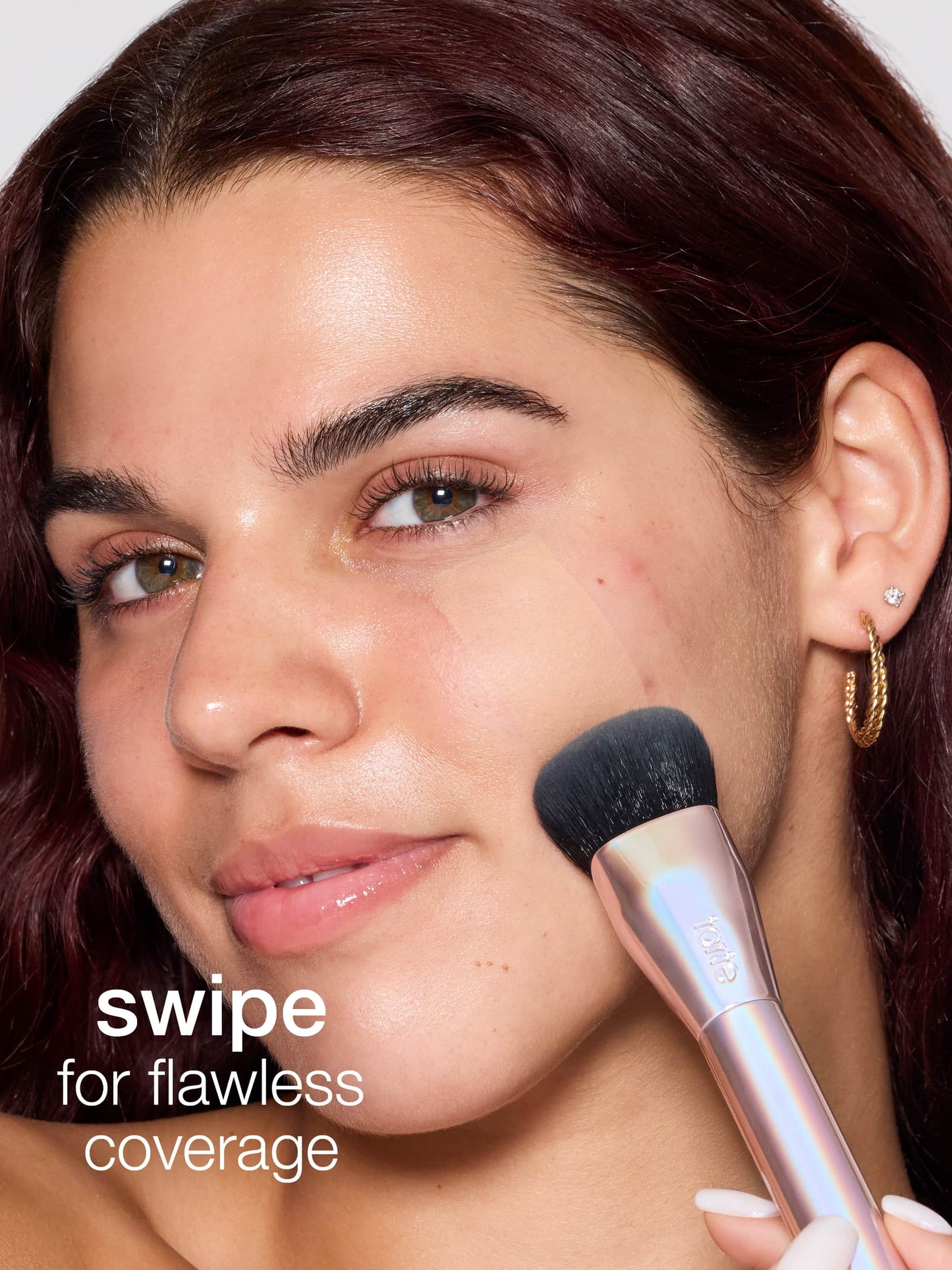 shape tape™ pressed powder brush