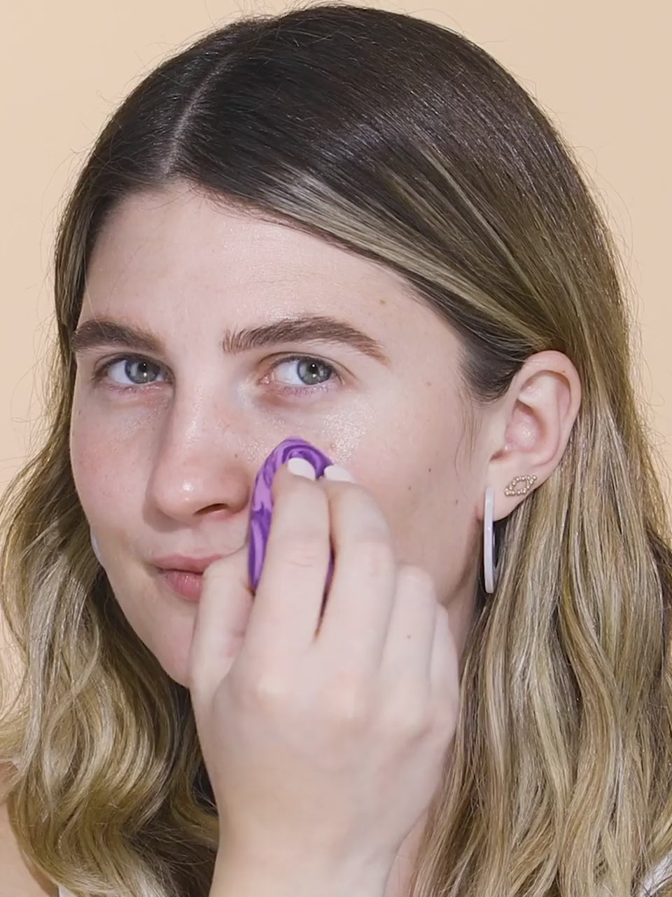 FaceTape_foundation_Ava_3x4_autoplay.mp4