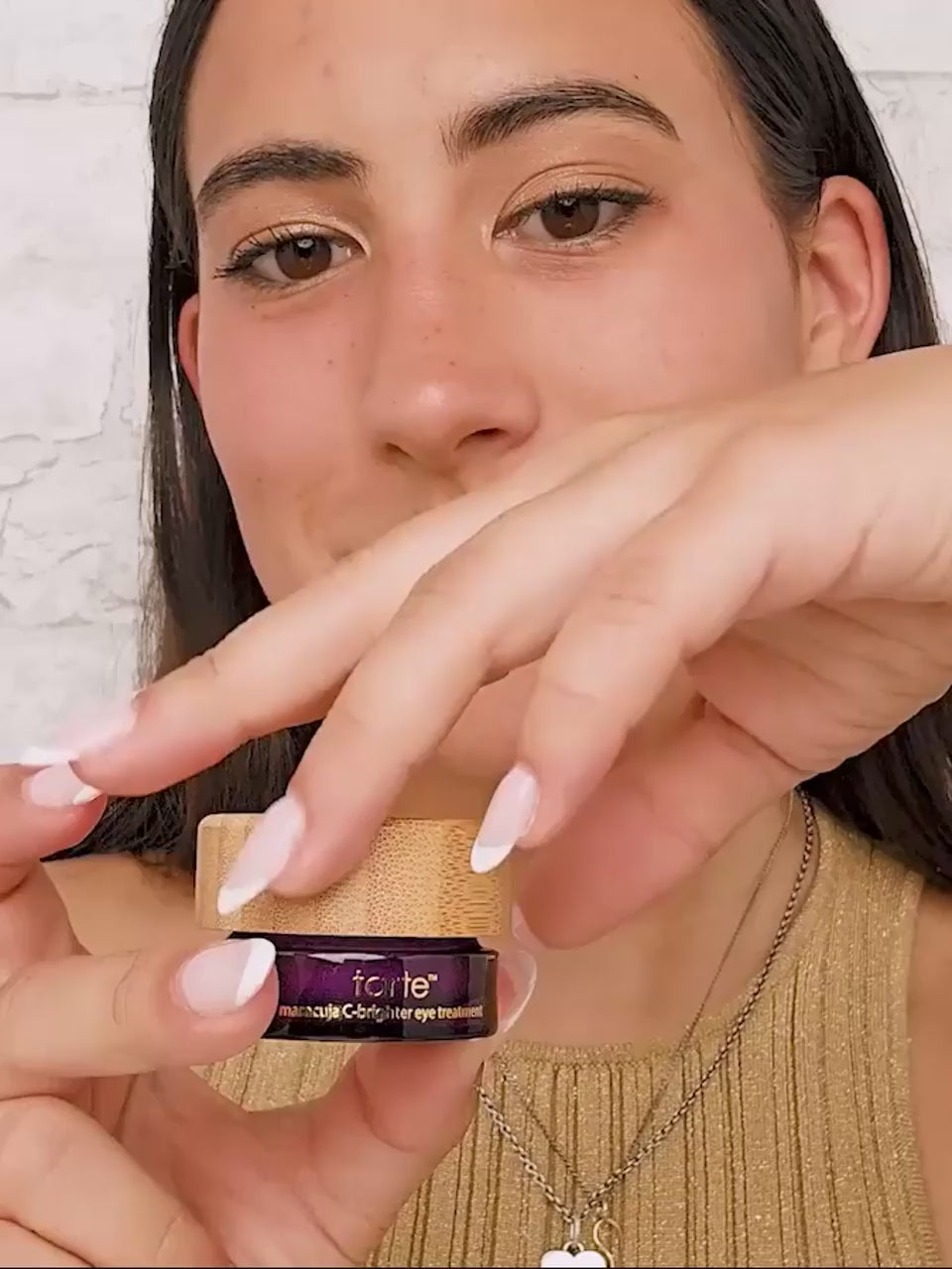 maracuja_c-brighter_eye_cream_liv_875x898 (720p).mp4