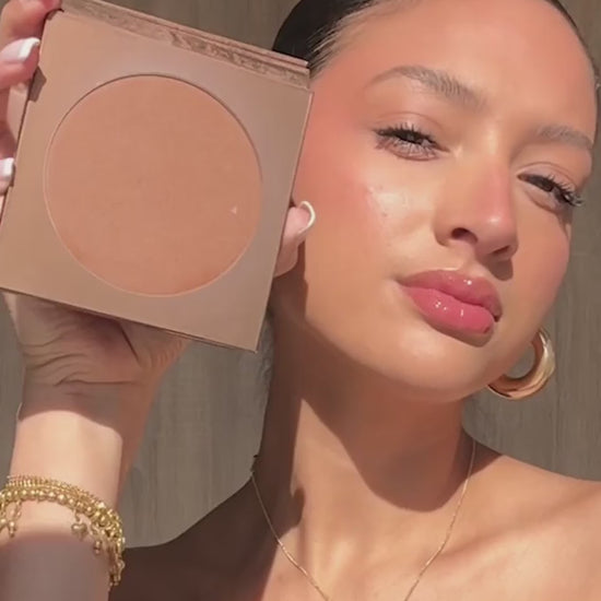 pap_matte_bronzer_ugc_miya_autoplay_675x898_v1 (720p).mp4