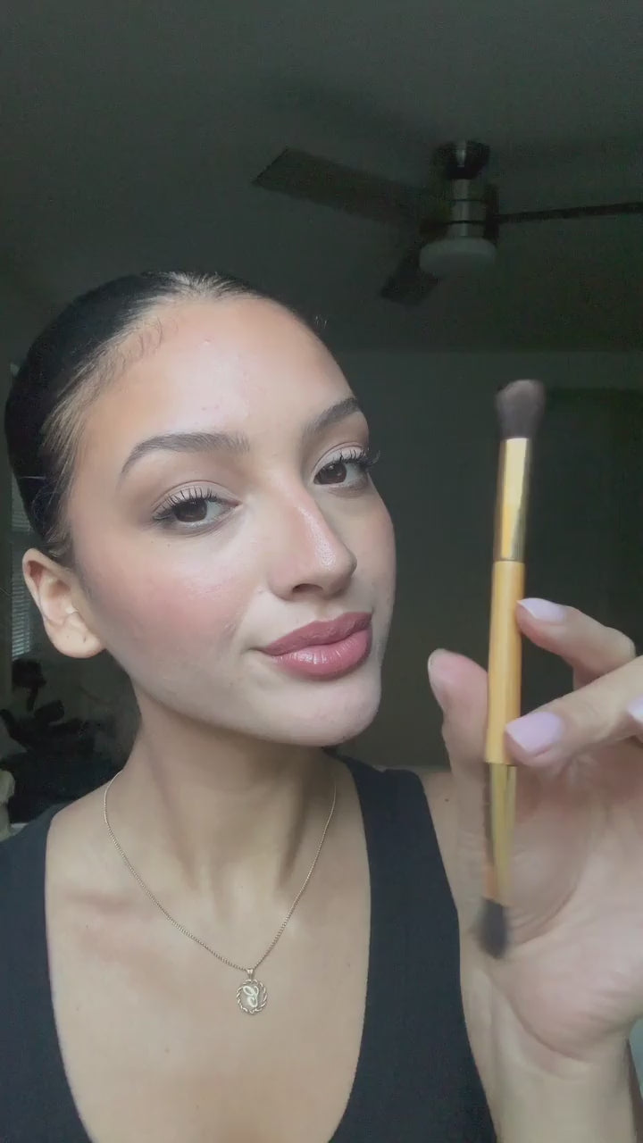 miya_doubled-ended_eyeshadow_brush_9x16 (720p).mp4