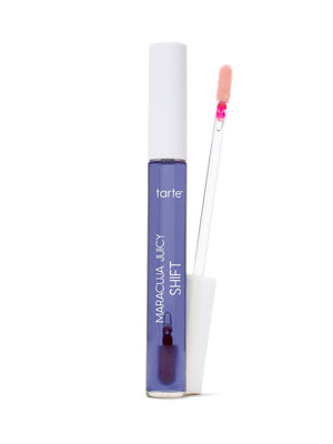 Lip gloss Tarte με απλικατέρ σε λευκό φόντο