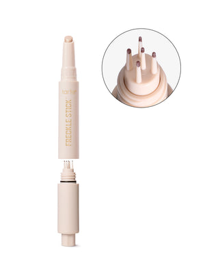 Bâtonnet tacheté de rousseur avec gros plan de l'applicateur sur fond blanc, utilisant le bâtonnet à taches de rousseur de Tarte Cosmetics