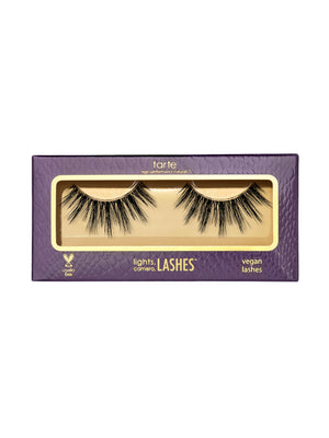Emballage des faux cils Tarte avec une boîte violette sur fond blanc