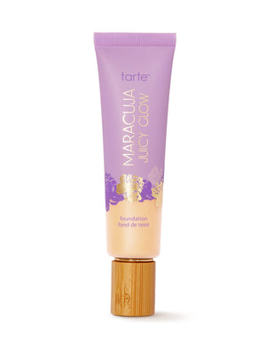 Tube Tarte Maracuja Juicy Glow foundation op een witte achtergrond