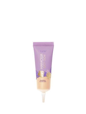 Tarte Maracuja Glow-foundation in een tube op een witte achtergrond