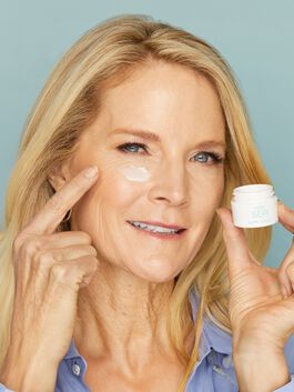 travel-size wink of H₂O eye cream image number null