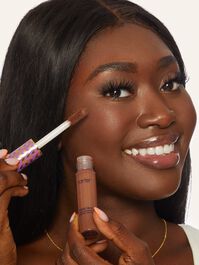 shape tape™ concealer & correct duo image number 3