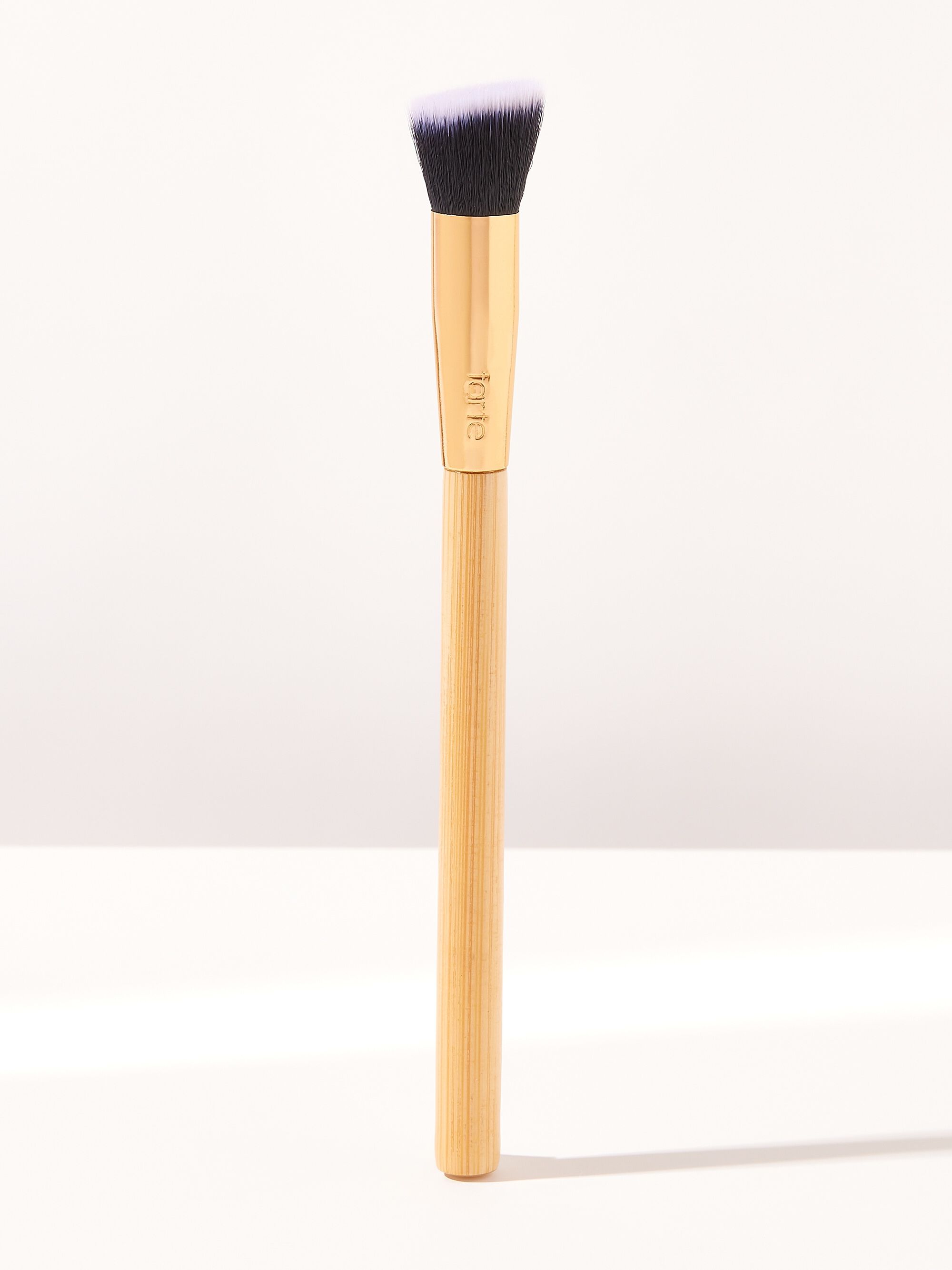 medium angled concealer brush image number null