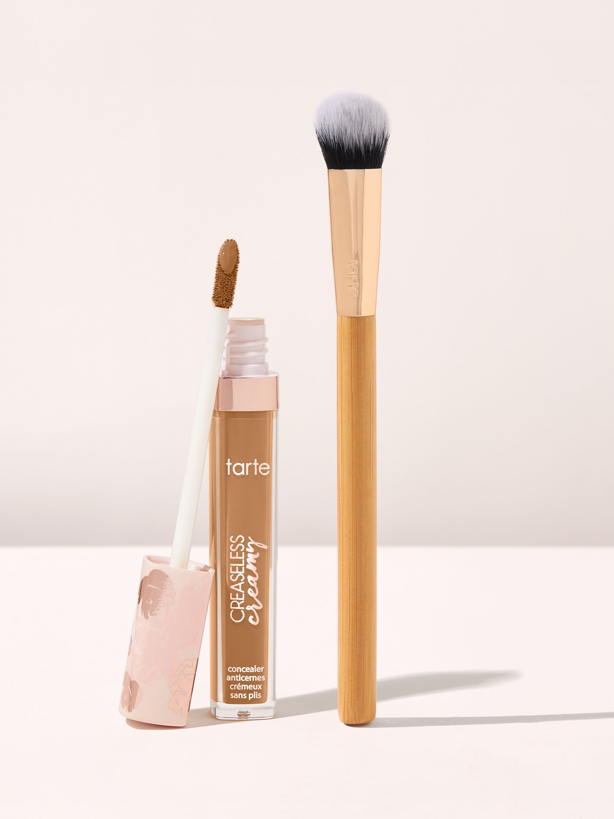 creaseless creamy concealer & paw brush duo image number null