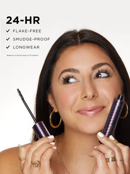 picture perfect™ eyelash curler & deluxe lights, camera, lashes™ mascara image number null