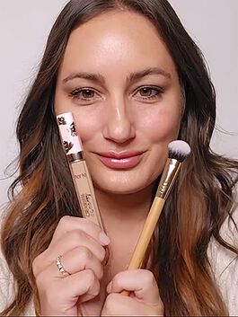 creaseless creamy concealer & paw brush duo image number 2