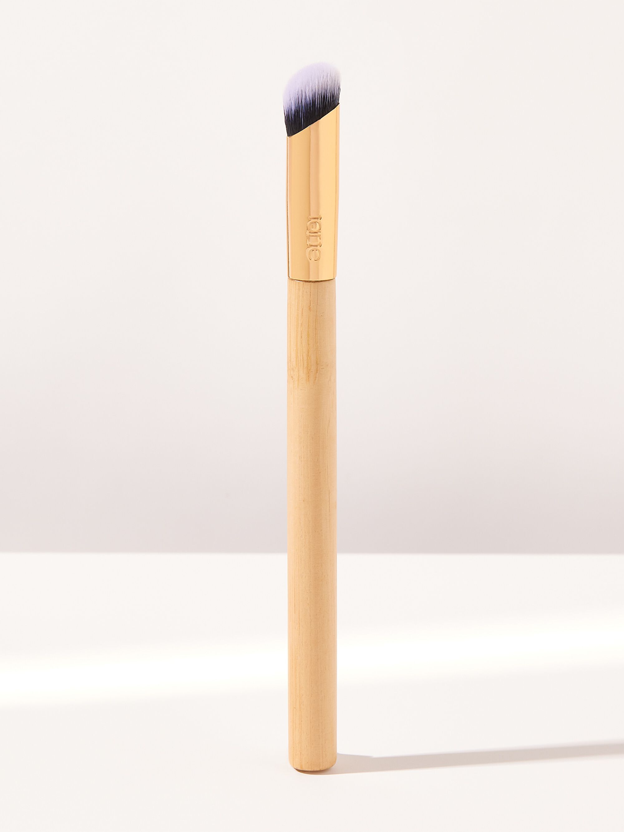 small full coverage concealer brush image number null