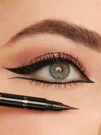 sugar rush™ easy on the eyes micro liquid liner image number 3