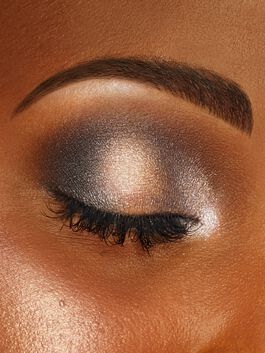 maneater™ on the prowl eyeshadow palette image number 2