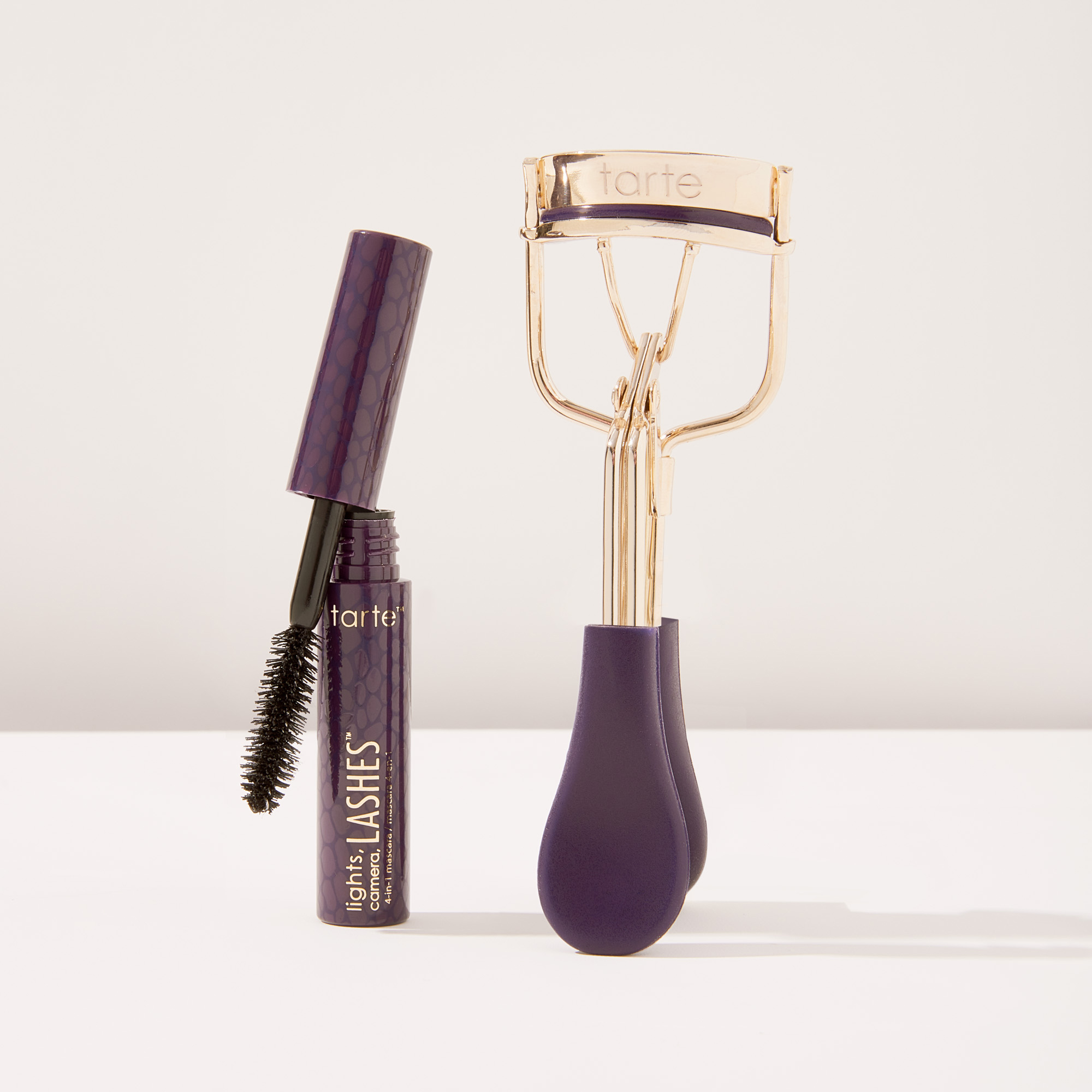 How To Use an Eyelash Curler the Right Way